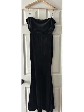 Petal & Pup Selma Off The Shoulder Maxi Velvet Black Gown Size Small